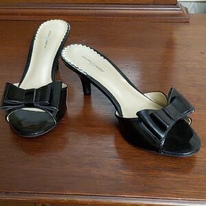 Vintage Black Patent Leather Kitten Heel Mules w/ Bow Detail by Jaclyn Smith 5.5